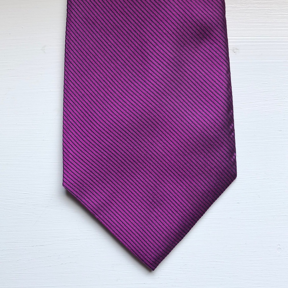 EXTRA-LONG CALVIN KLEIN TIE. EUC